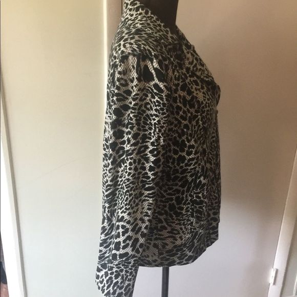 🌹Animal print White & Black Blazer Zip Front EUC - Picture 5 of 8